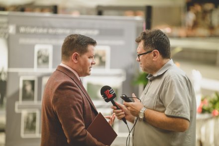 Burmistrz Tomasz Bujok w wywiadzie dla Radia Katowice - fot. Wojciech Korpusik/ZPiT Śląsk